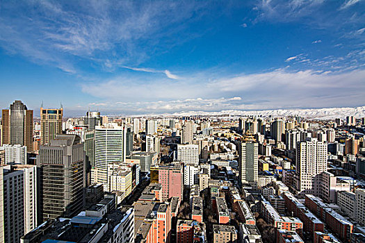 乌鲁木齐雪山城市风光全景