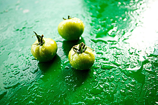 西红柿,绿色,湿,食物,低热量,蔬菜,不熟,番茄,三个,水,水滴,静物,彩色,招待