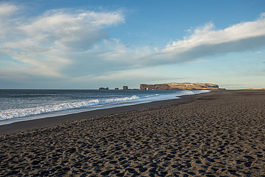 冰岛黑沙滩教堂海滩日出风景