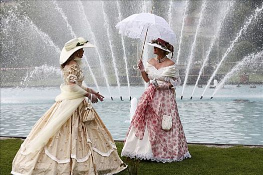 两个女人,穿,历史,服饰,正面,喷泉,节日,坏,巴伐利亚,德国,欧洲