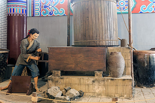 中国山西省永济鹳雀楼景区古人酿酒场景