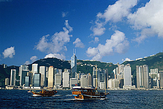 远眺维多利亚港对岸的香港岛,香港