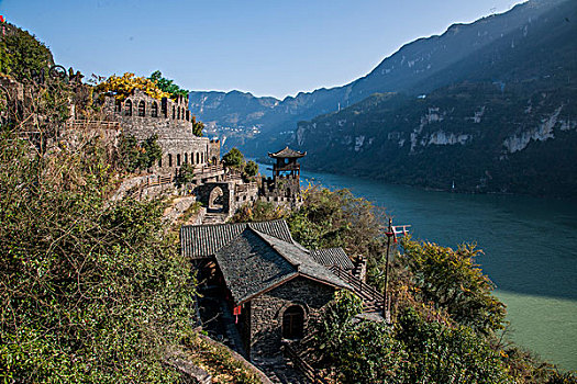 湖北夷陵长江三峡灯影峡里的,三峡人家,巴王山寨