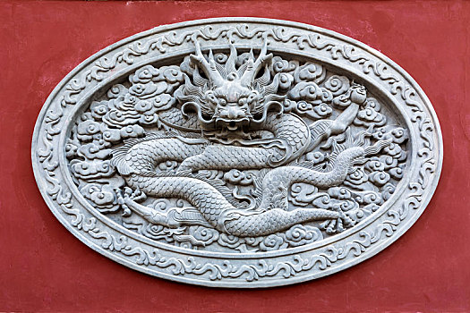 中国山东省泰安市岱庙里的龙雕影壁