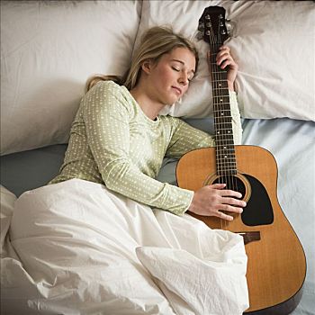 女人,睡觉,吉他