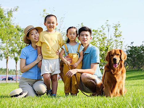 四口之家的照片图片