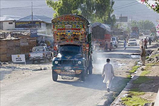 华丽,卡车,汽车,行人,主要街道,城镇,巴基斯坦