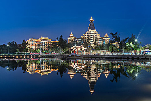 厦门集美龙舟池黄昏夜景