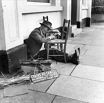 男人,修理,椅子,东端,街道,伦敦,20世纪50年代,艺术家