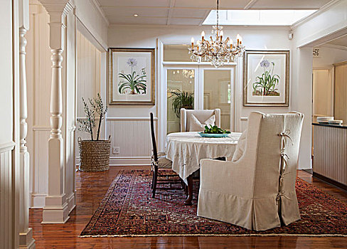 扶手椅,苍白,松,遮盖,椅子,桌子,桌布,吊灯,传统,优雅,餐厅