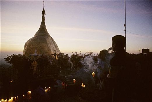 缅甸,孟邦,吉谛瑜佛塔,金岩石佛塔,典礼