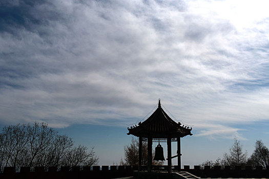 北京,郊区,百花山,户外,自然,白天,风景,白云,蓝天,秋天,寺庙,亭子,钟,寺院,撞钟