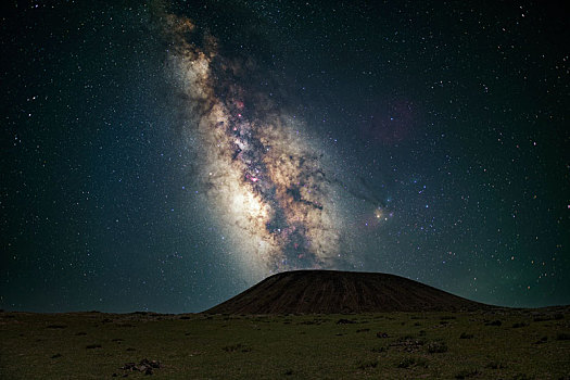 内蒙古乌兰达火山星空银河