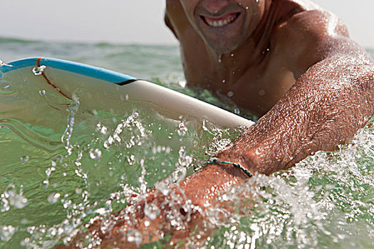 一个,男人,涉水,冲浪板,海滩,安达卢西亚,西班牙