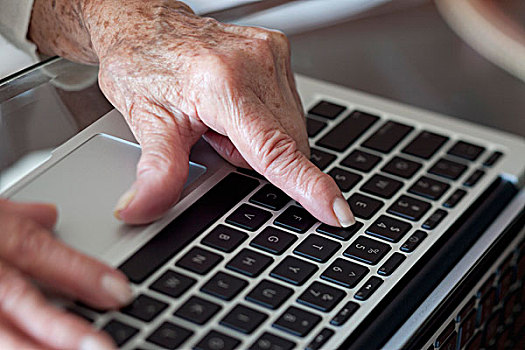 特写,老年,女人,笔记本电脑