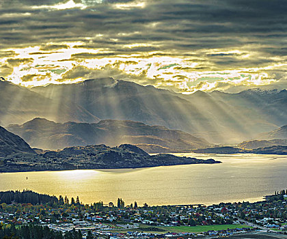 新西兰南岛瓦纳卡湖畔日落