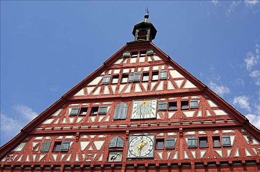 半木结构,山墙,市政厅,钟表,日晷,鹳,巴登符腾堡,德国,欧洲