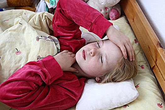 女孩,10岁,老,疾病,床上,感冒,发烧