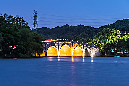 杭州萧山湘湖夜景跨湖桥