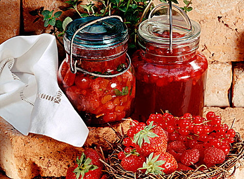 草莓蜜饯,大黄,树莓,红浆果,胶冻