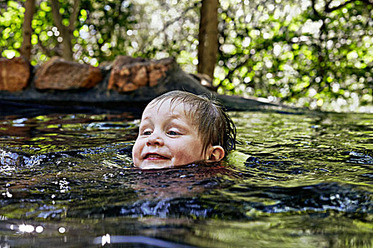 男孩,游泳,河,树林