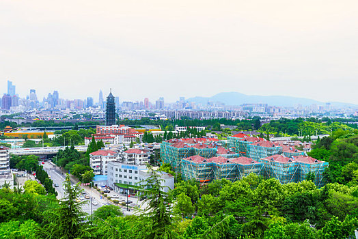 俯瞰南京大报恩寺琉璃宝塔和城市建筑