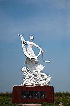 吉林省前郭县中国十大淡水湖之一,查干湖,旁的查干高娃塑像