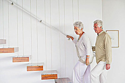 老年,夫妻,楼梯
