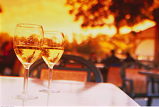葡萄酒杯,桌上,户外,尼亚加拉湖畔市镇,安大略省,加拿大