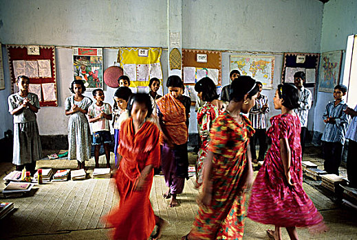 社交,小学,孟加拉,教育,挤出,成长,进入,只有,6岁,百分比,孩子