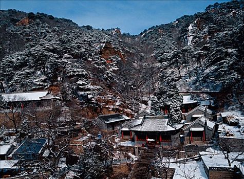 千山,龙泉寺,白雪,寺院,山峰,松树,冬季