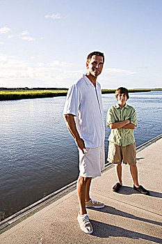 父亲,青少年,儿子,站立,码头,水