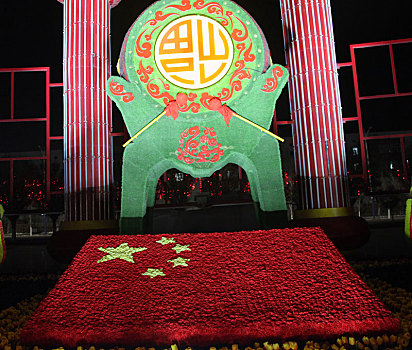 新疆哈密,创意灯光秀喜迎虎年春节