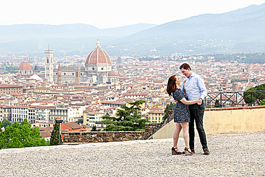 年轻,情侣,跳舞,圣母百花大教堂,背景,佛罗伦萨,托斯卡纳,意大利