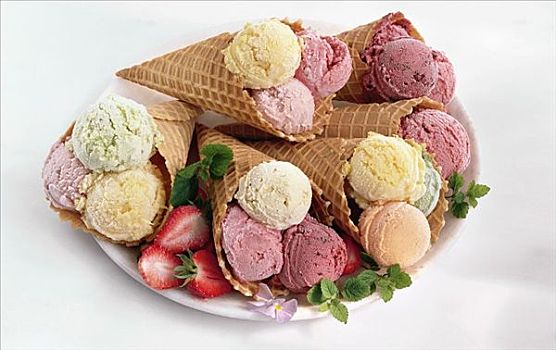冰激凌蛋卷,舀具,冰淇淋,盘子