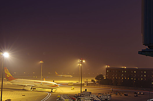 机场夜色