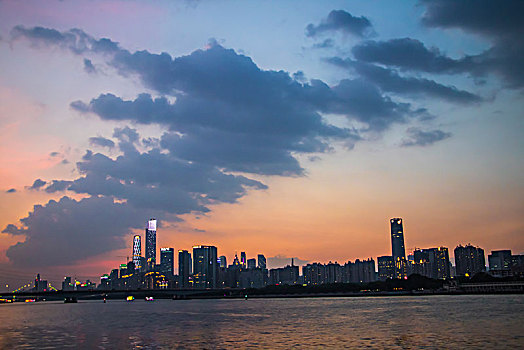 远处珠江新城的日落