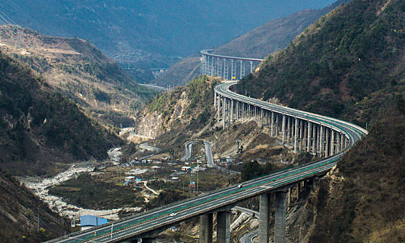 雅西高速风景