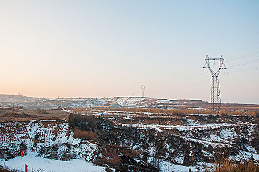 黄土高原上的电力输送网