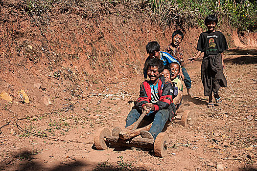孩子,部落,乘,自制,交通工具,卡劳,掸邦,缅甸,亚洲
