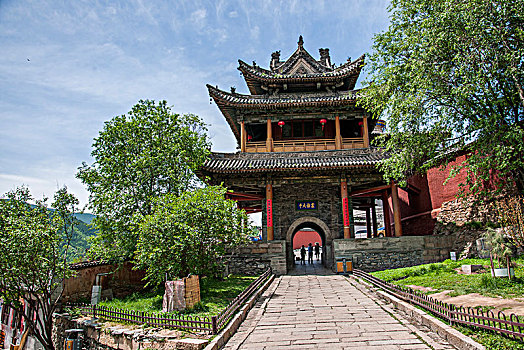 山西忻州市五台山显通寺钟楼