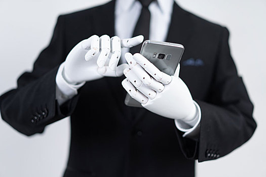 人工智能机器人使用手机