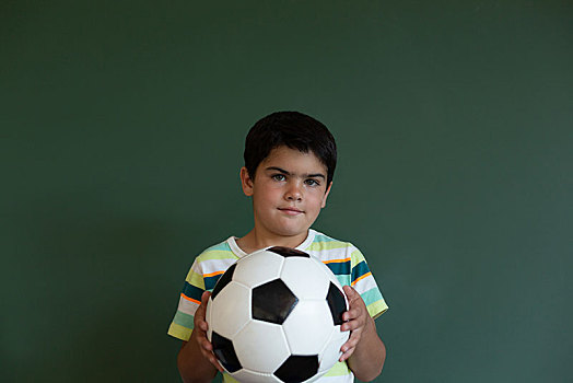 男生,足球,站立,教室