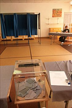 法国,卢瓦尔河地区,大西洋卢瓦尔省,南特,投票站,2002年,选举