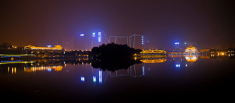 湖面夜景