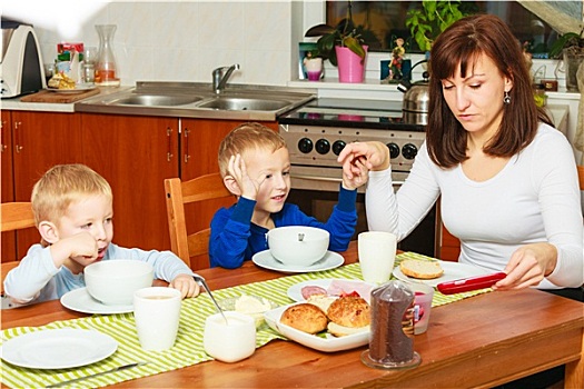 母亲,儿子,男孩,儿童,孩子,吃饭,早餐,一起