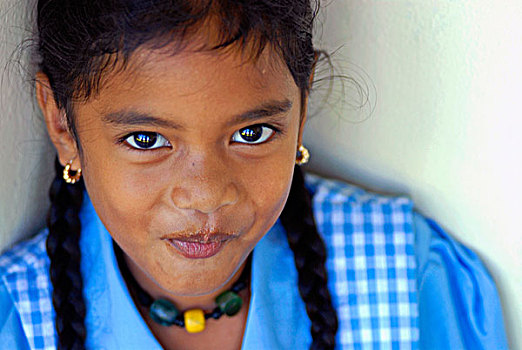 帕劳,头像,玻利尼西亚人,女孩,两个,辫子,侧面,头部,戴着,蓝色,白色,方格,校服,微笑