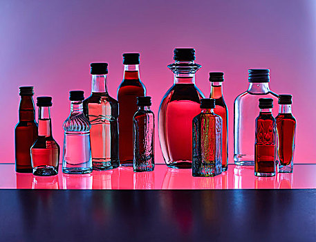 聚集,多样,微型,瓶子,酒,标签,逆光,彩色背景