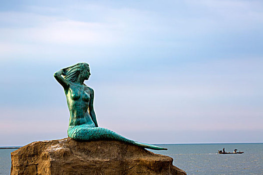 秦皇岛海边雕塑