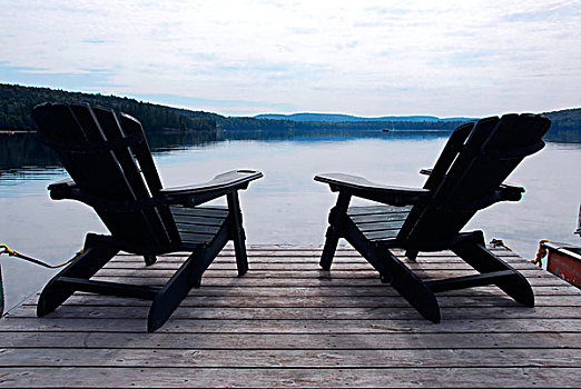 两个,木质,宽木躺椅,船,码头,漂亮,湖,晚上